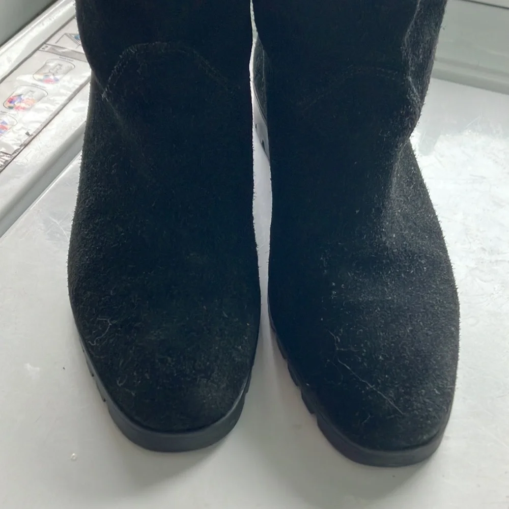 Liz Claiborne black suede tall flat boots 8M riding boot style
